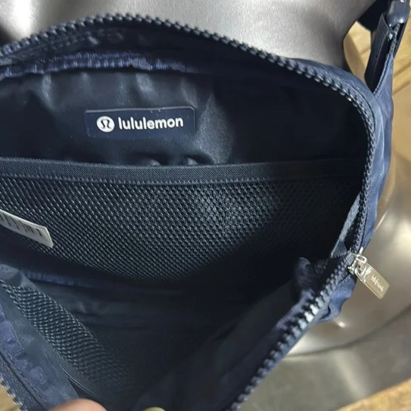 lululemon athletica Navy Everywhere Belt Bag - Picture 4 of 7